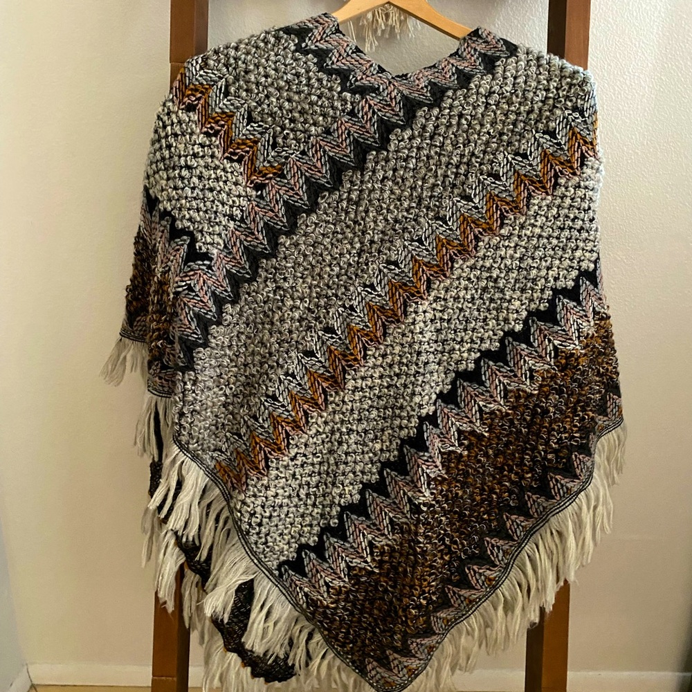Cozy Fall-Colored Poncho – Perfect for the Season! 🍂